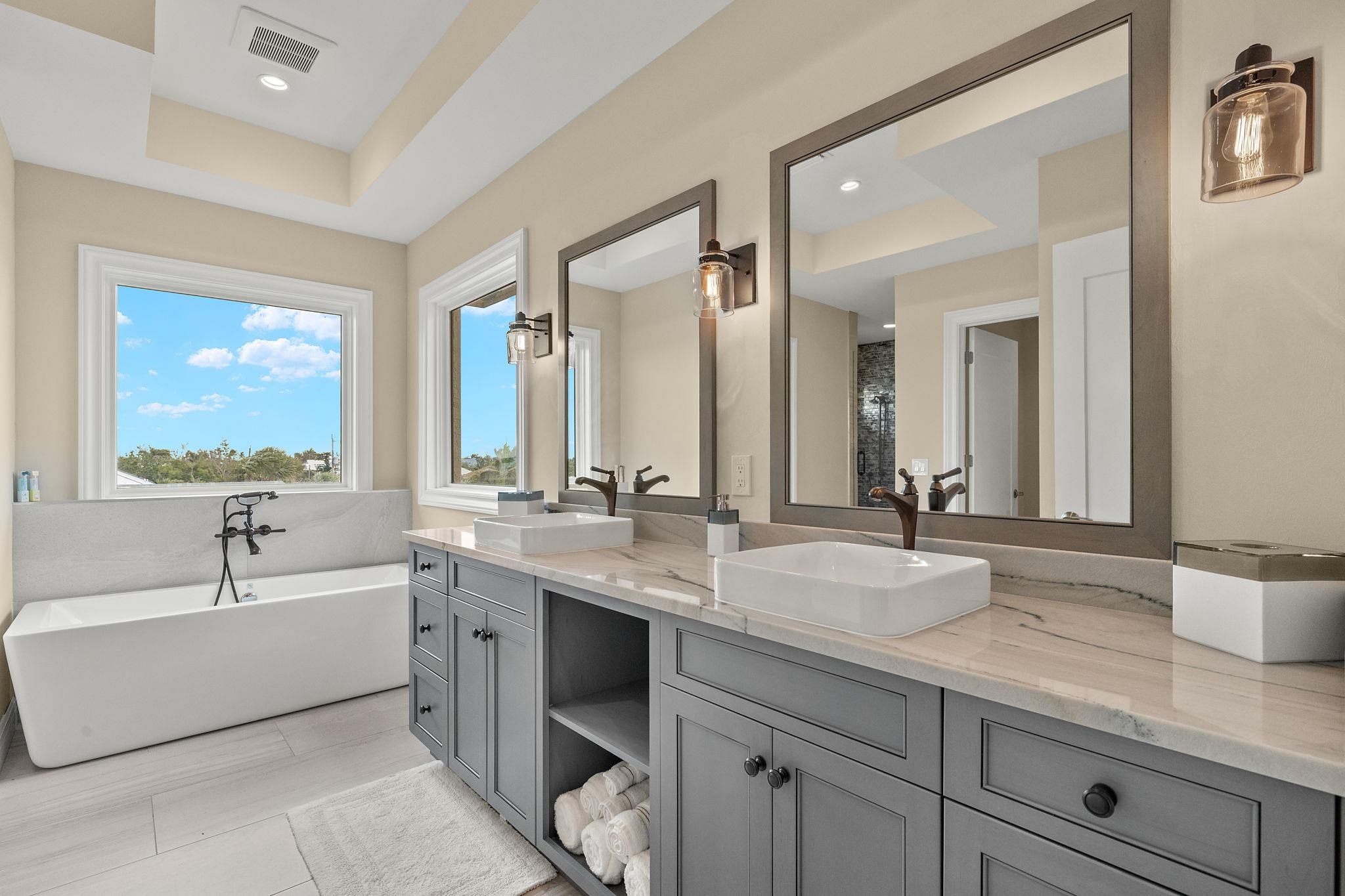 461 Lake Murex Cir, Sanibel, FL 33957