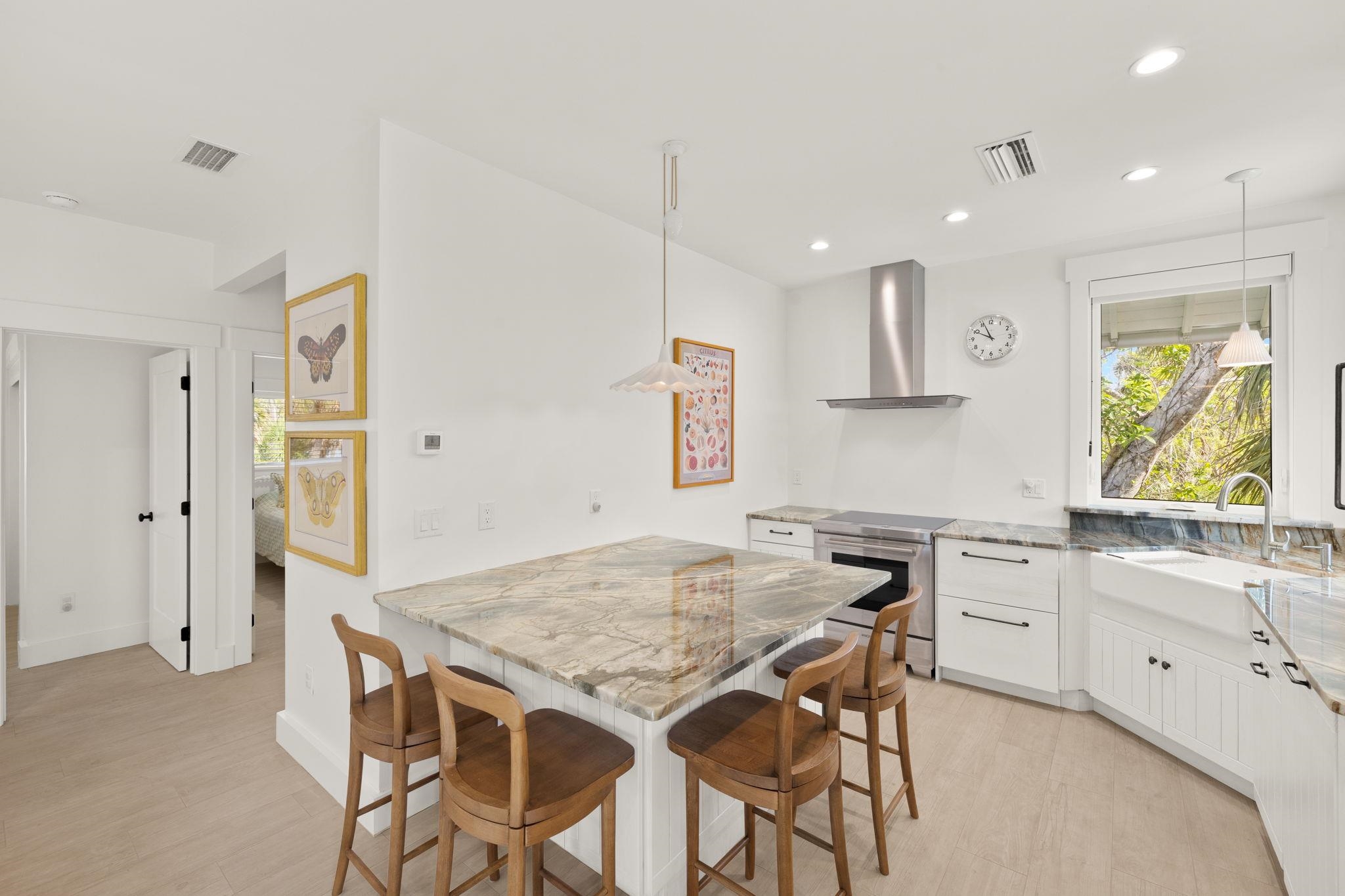 773 Cardium St, Sanibel, FL 33957