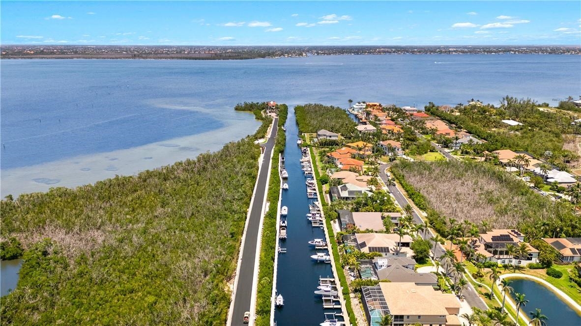 Fort Myers, Florida, 33908, United States, 4 Bedrooms Bedrooms, ,0.1 BathroomBathrooms,Residential,For Sale,1849416