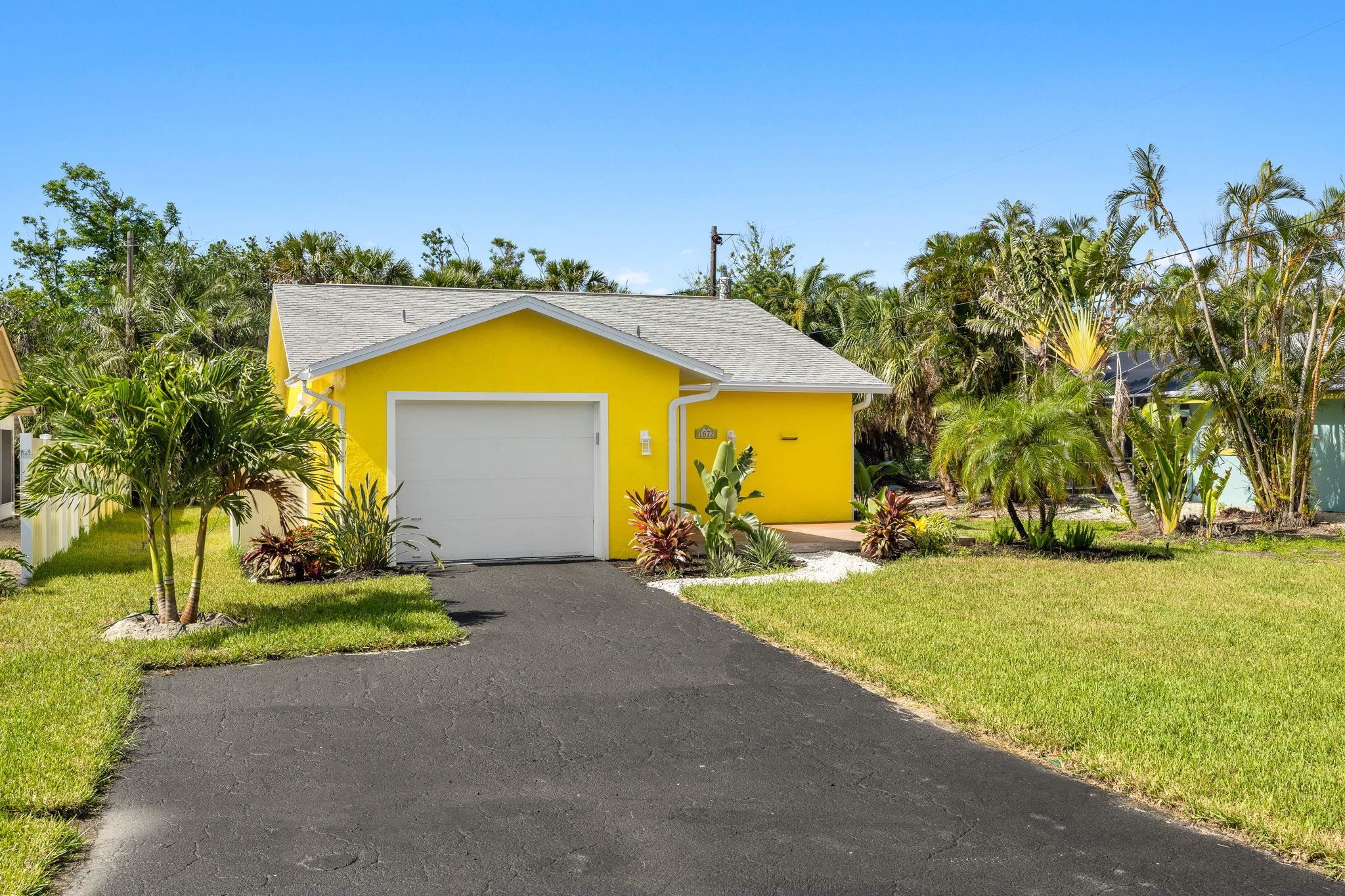 1672 Atlanta Plaza Dr, Sanibel, FL 33957