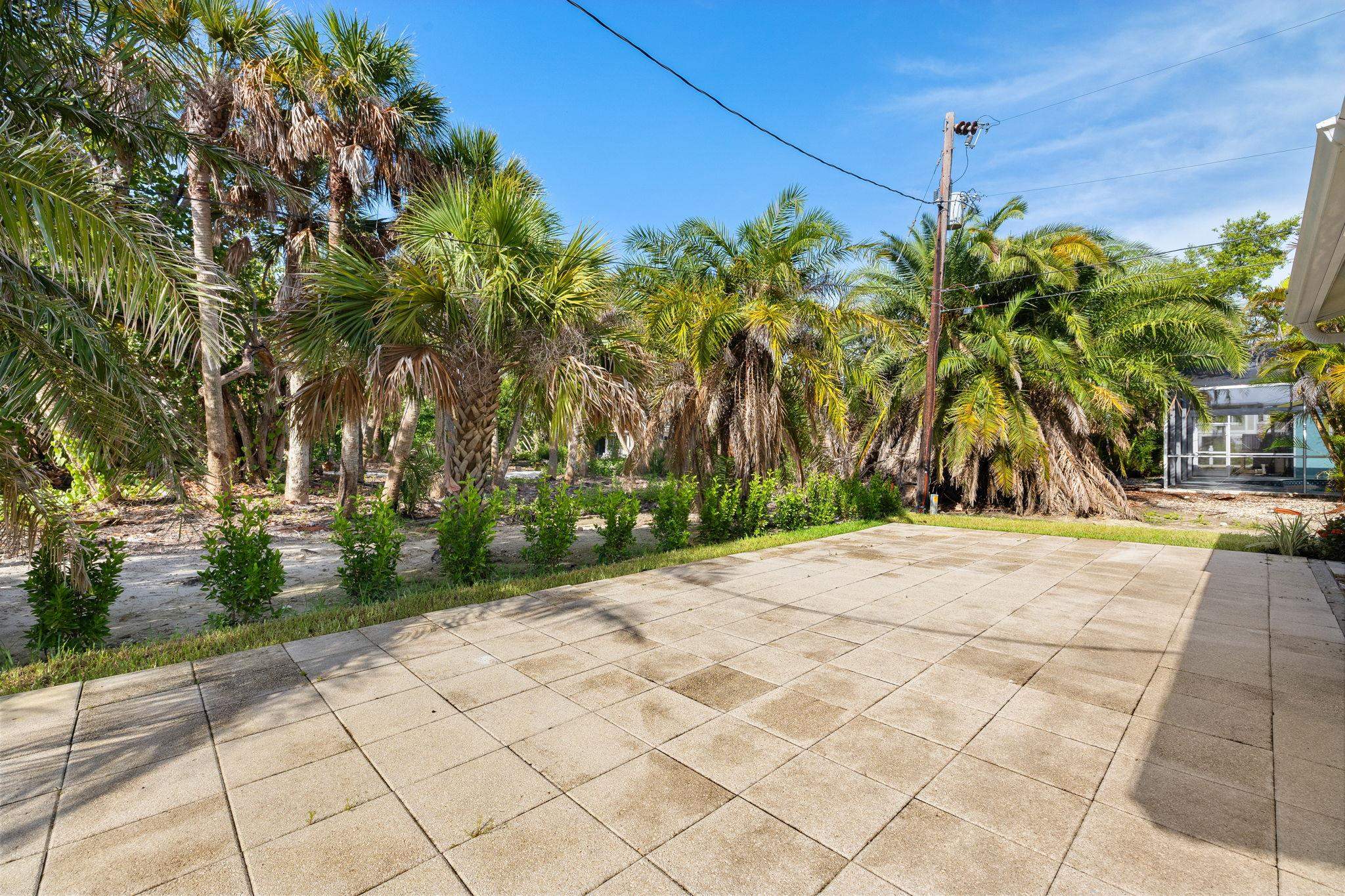 1672 Atlanta Plaza Dr, Sanibel, FL 33957