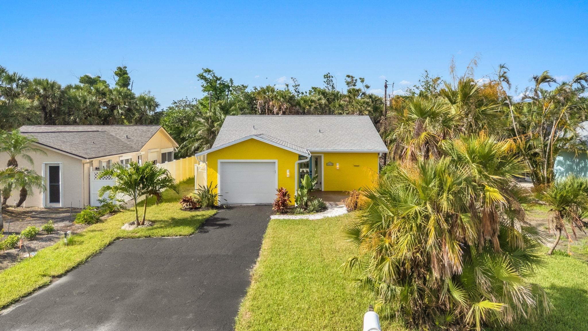 1672 Atlanta Plaza Dr, Sanibel, FL 33957
