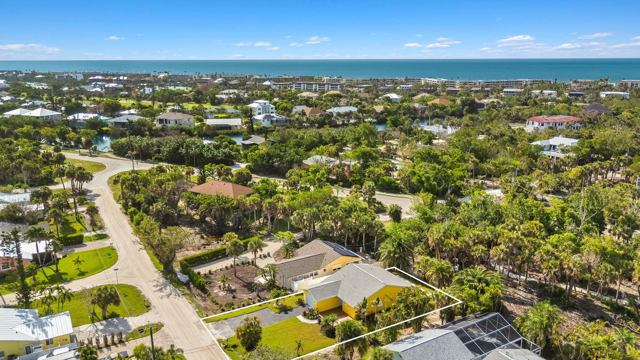1672 Atlanta Plaza Dr, Sanibel, FL 33957