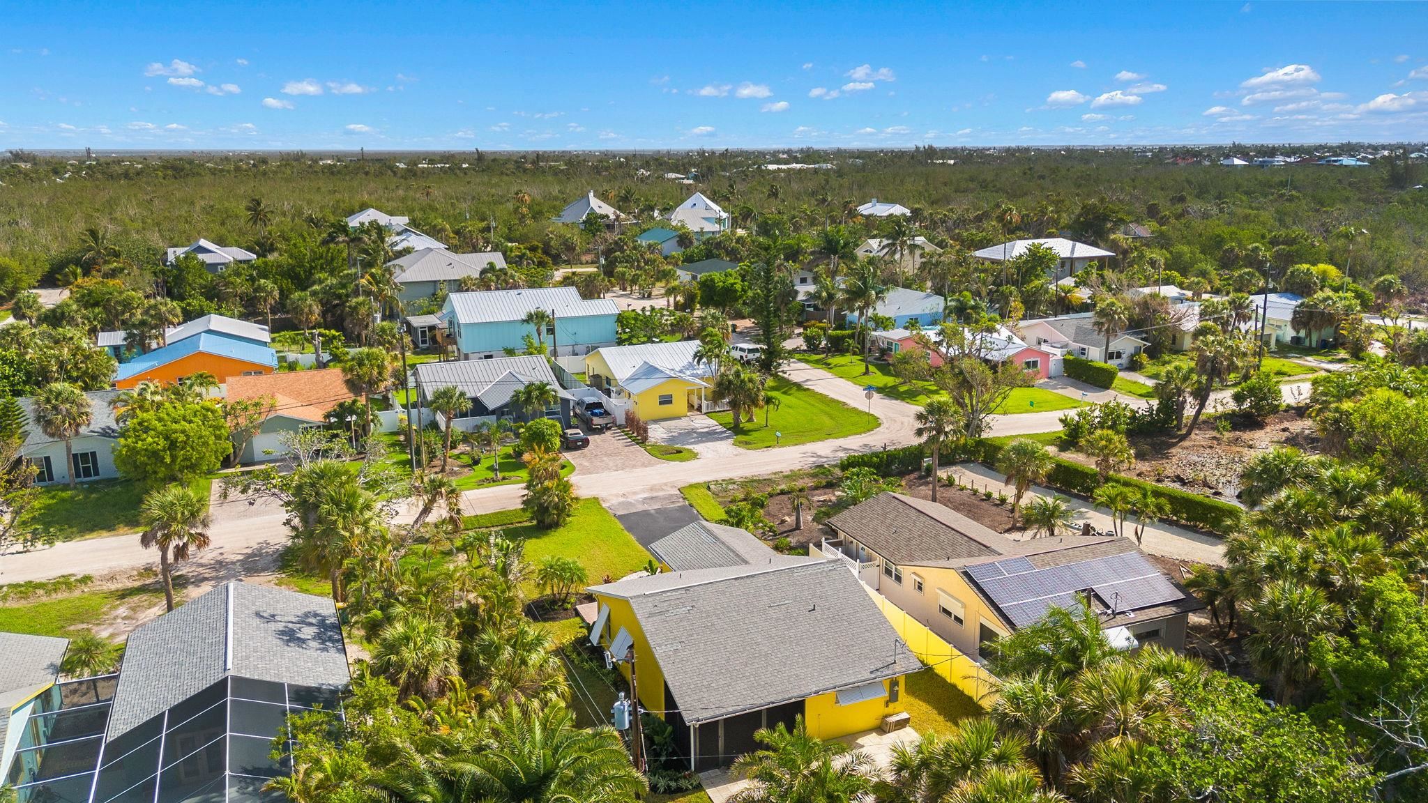 1672 Atlanta Plaza Dr, Sanibel, FL 33957