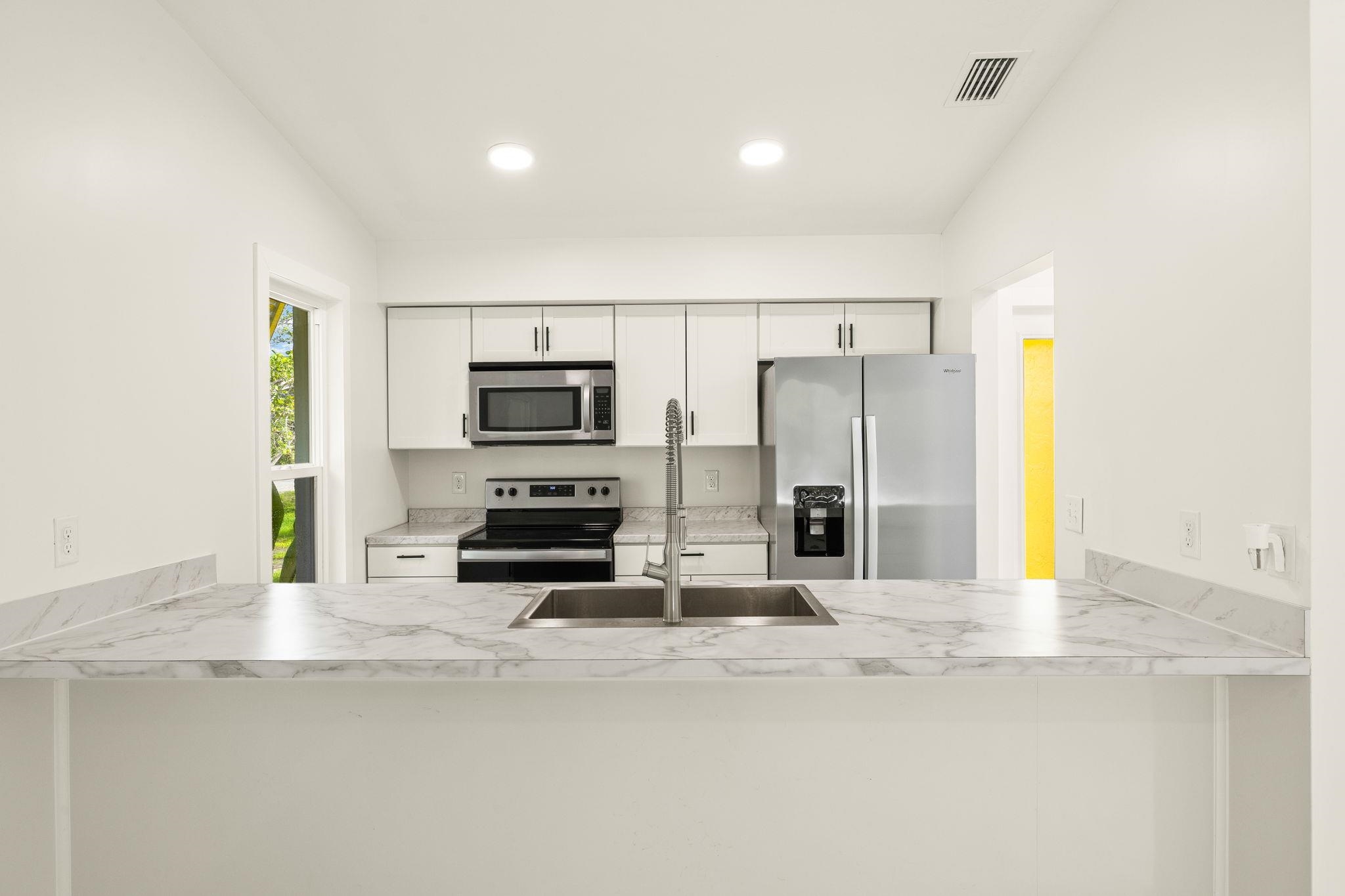 1672 Atlanta Plaza Dr, Sanibel, FL 33957