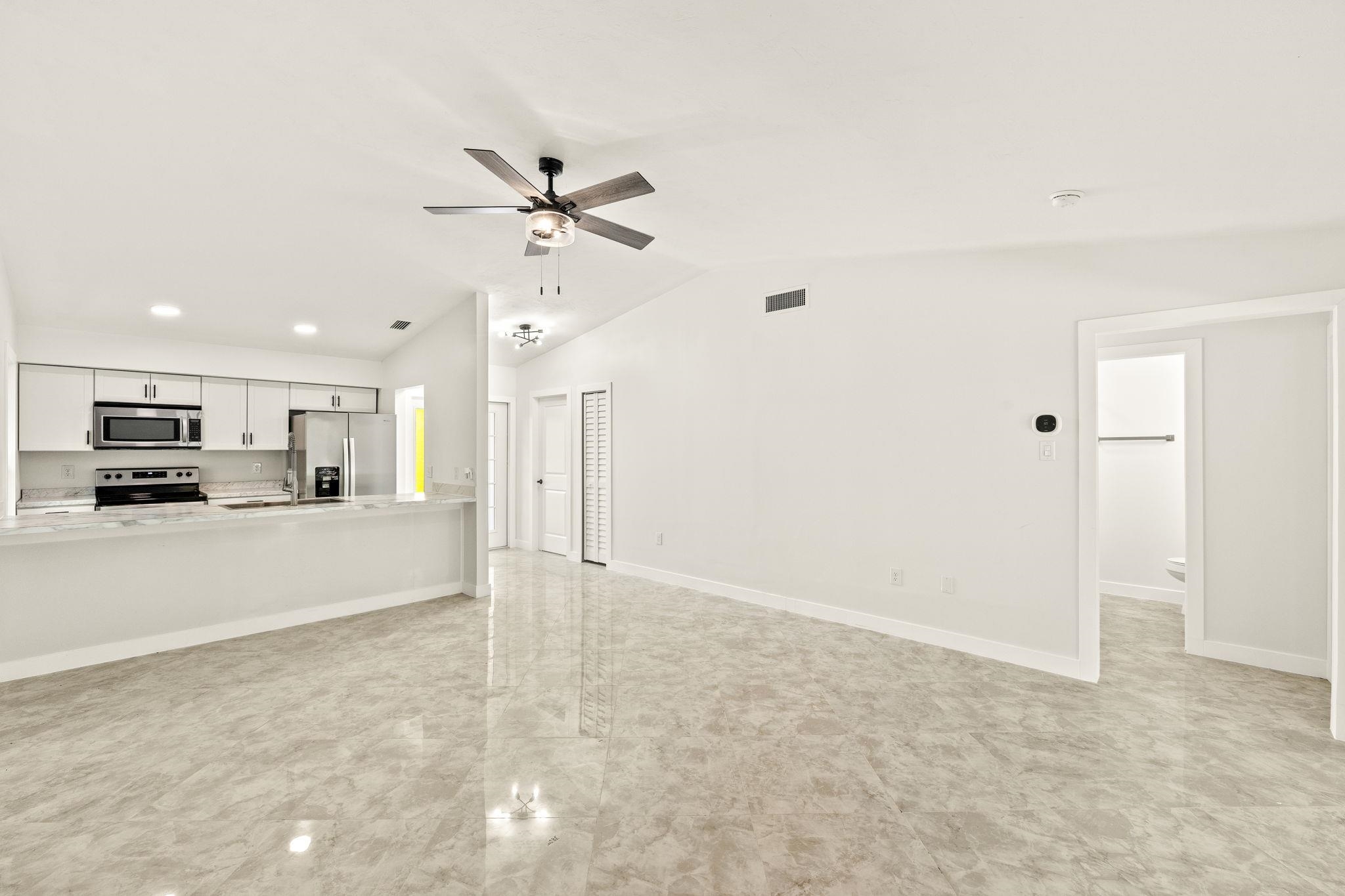 1672 Atlanta Plaza Dr, Sanibel, FL 33957