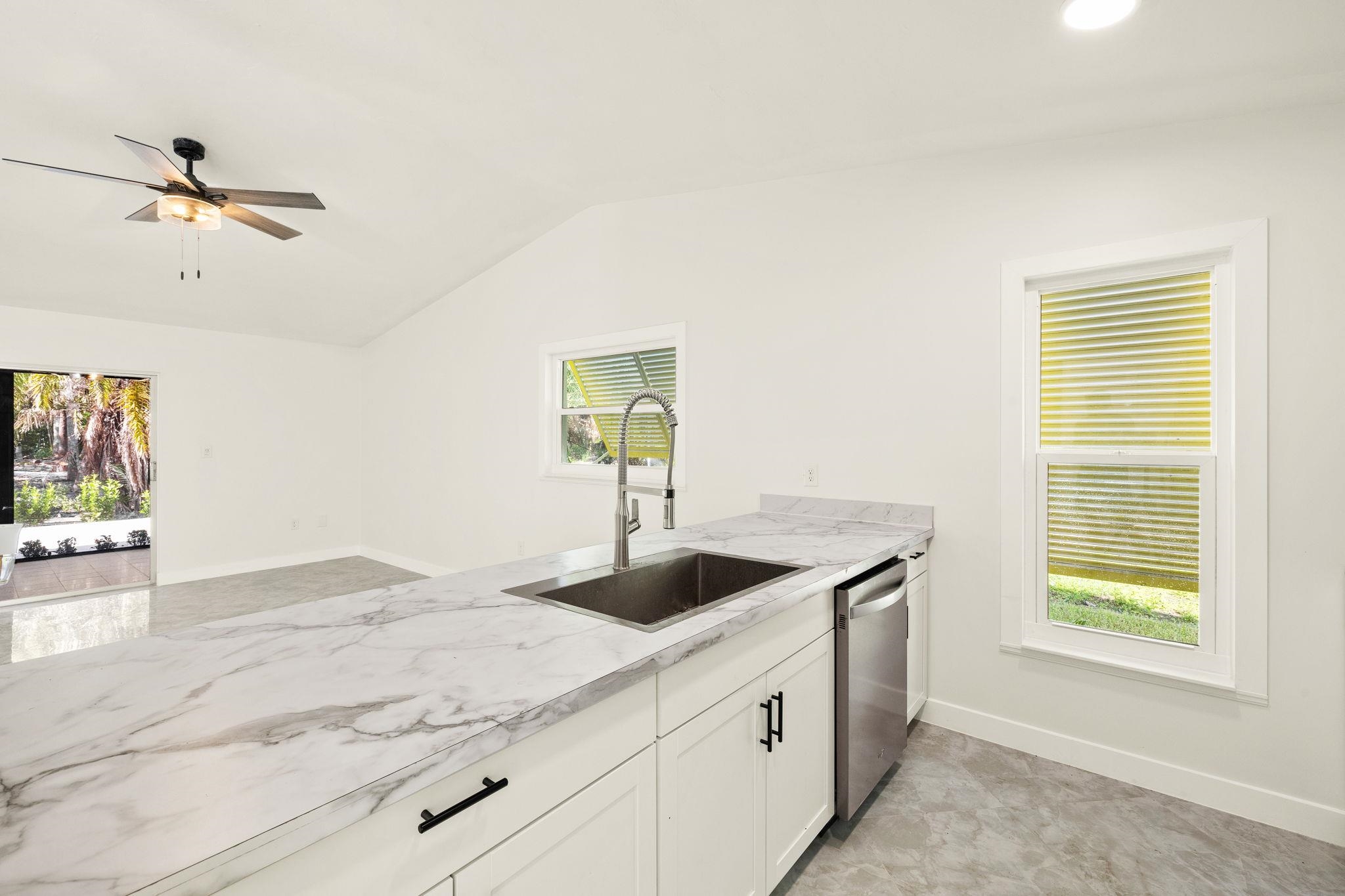 1672 Atlanta Plaza Dr, Sanibel, FL 33957