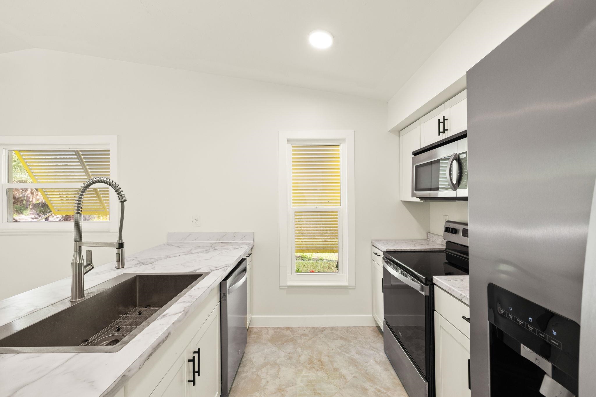 1672 Atlanta Plaza Dr, Sanibel, FL 33957