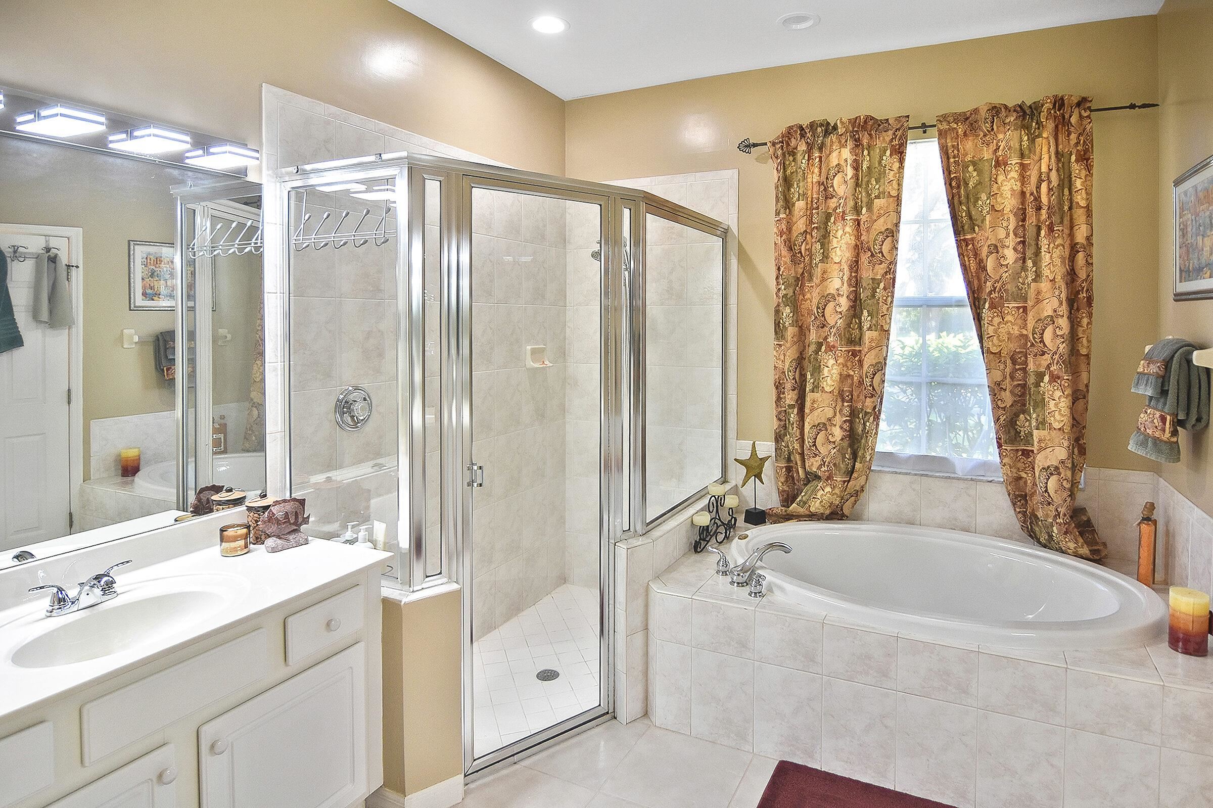 Fort Myers, Florida, 33967, United States, 4 Bedrooms Bedrooms, ,Residential,For Sale,1953289