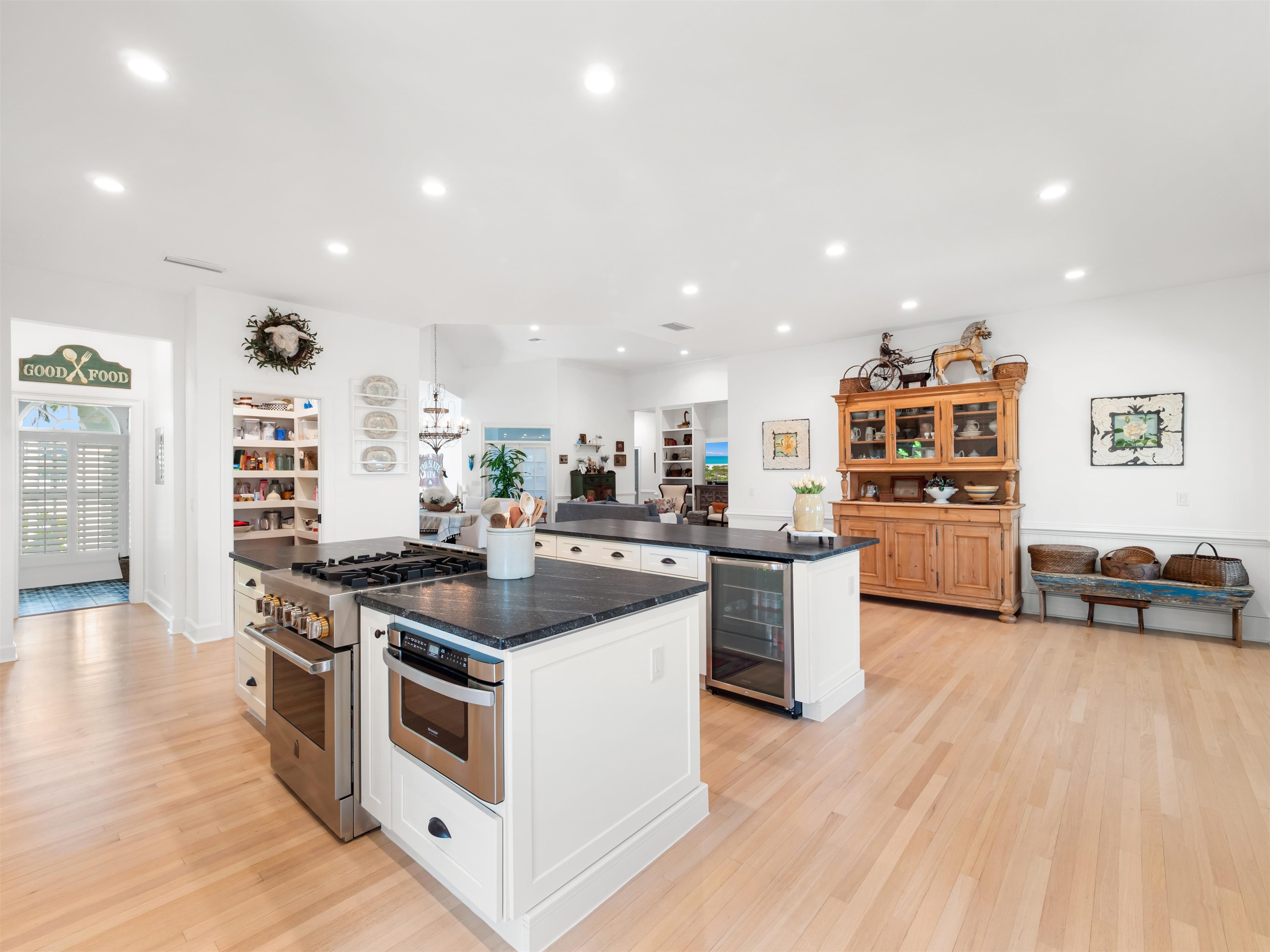 Sanibel, Florida, 33957, United States, 4 Bedrooms Bedrooms, ,0.1 BathroomBathrooms,Residential,For Sale,1971029