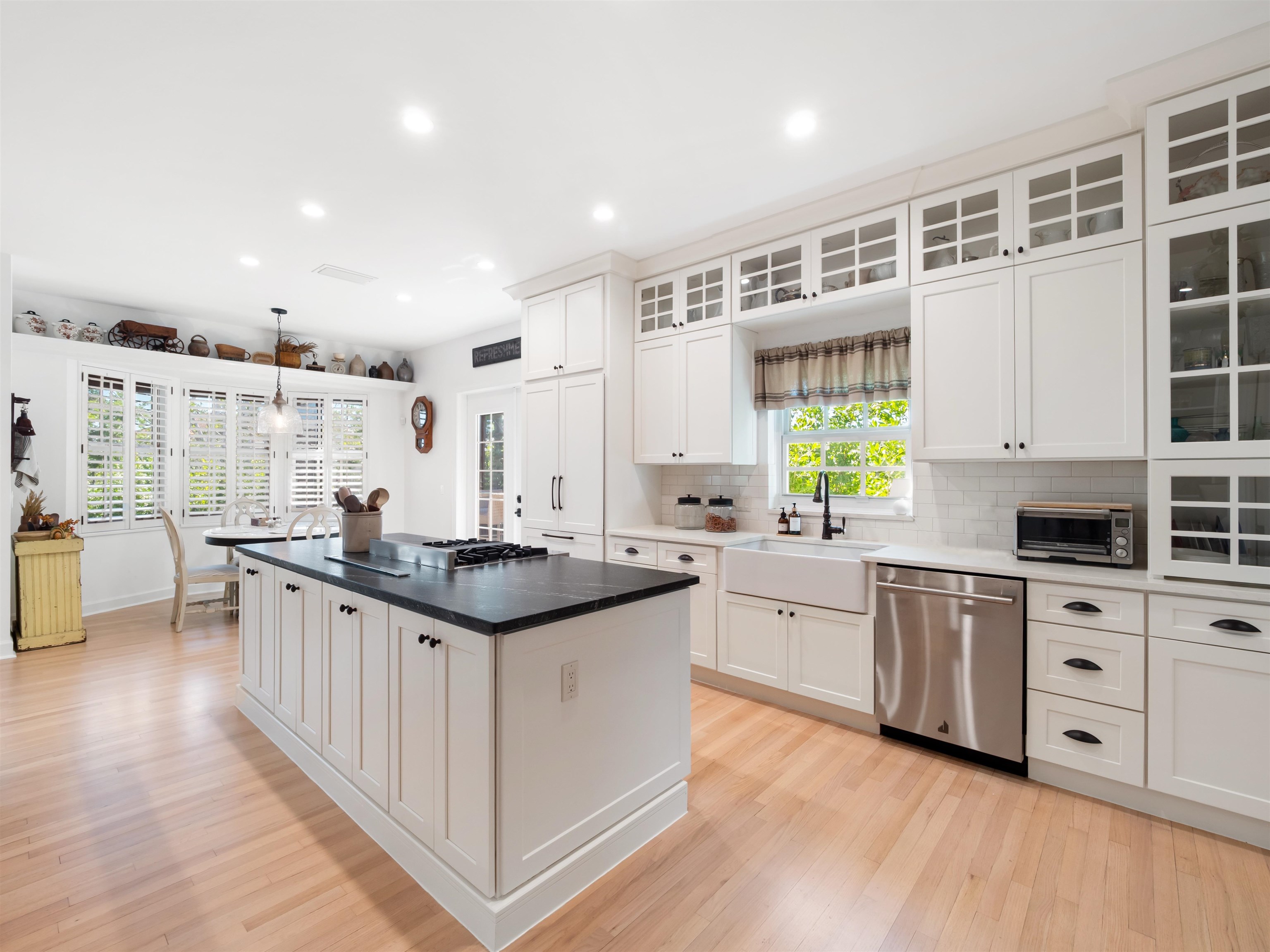 Sanibel, Florida, 33957, United States, 4 Bedrooms Bedrooms, ,0.1 BathroomBathrooms,Residential,For Sale,1971029