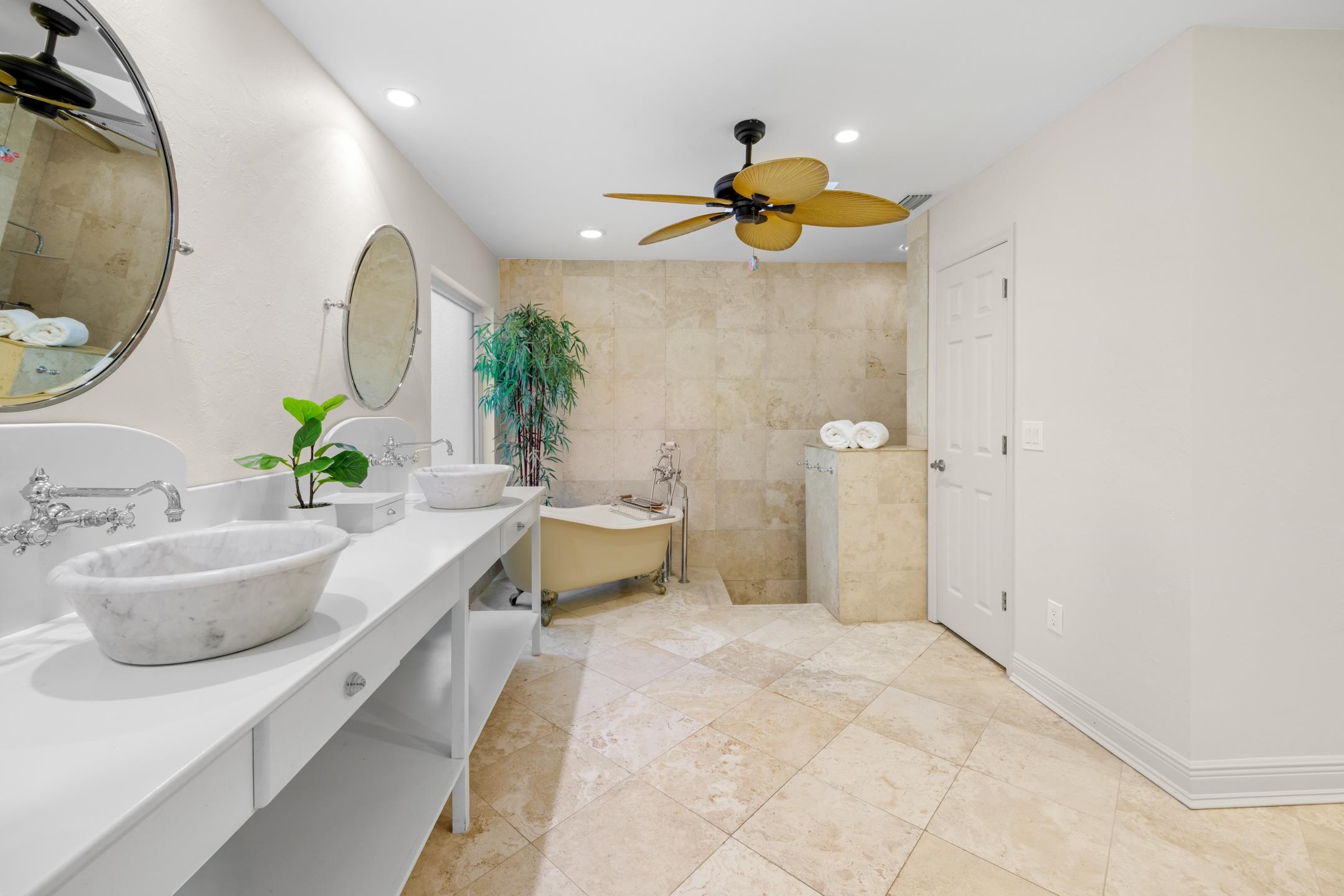 Fort Myers, Florida, 33908, United States, 2 Bedrooms Bedrooms, ,Residential,For Sale,1999339